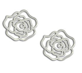 Brinco folheado a prata em forma de uma flor vazada
